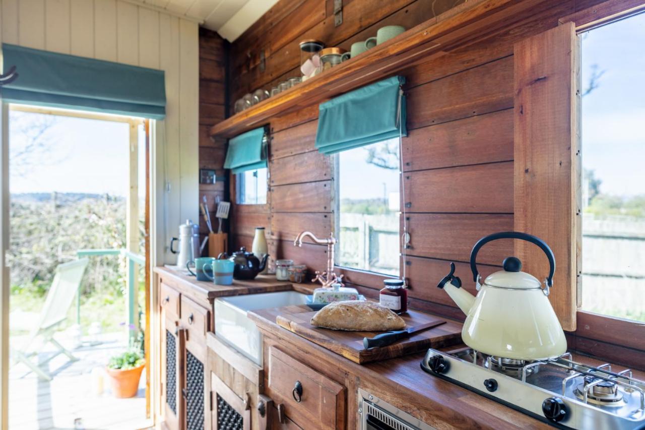 The Hoot Romantic Glamping Southwick  エクステリア 写真