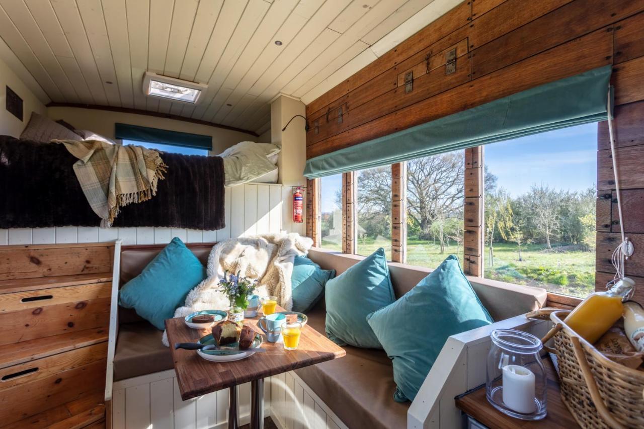 The Hoot Romantic Glamping Southwick  エクステリア 写真